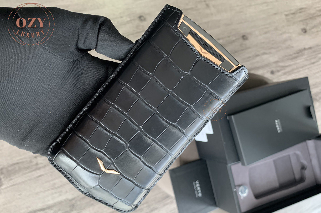 Vẻ đẹp hút hồn thiết kế sang trọng - Vertu tu Aster P vàng hồng 